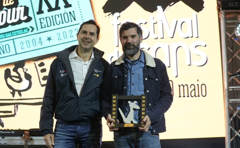 ÁNGEL SANTOS OBTÉN UN TRIUNFO HISTÓRICO CON CATRO PREMIOS POLA CURTA “ALICIA FAI COUSAS”