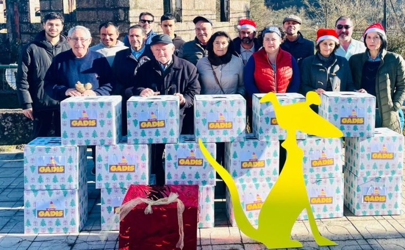 O FESTIVAL DE CANS AGASALLA Á VECIÑANZA DA ALDEA CON CESTAS DE NADAL PARA AGRADECER A SÚA COLABORACIÓN